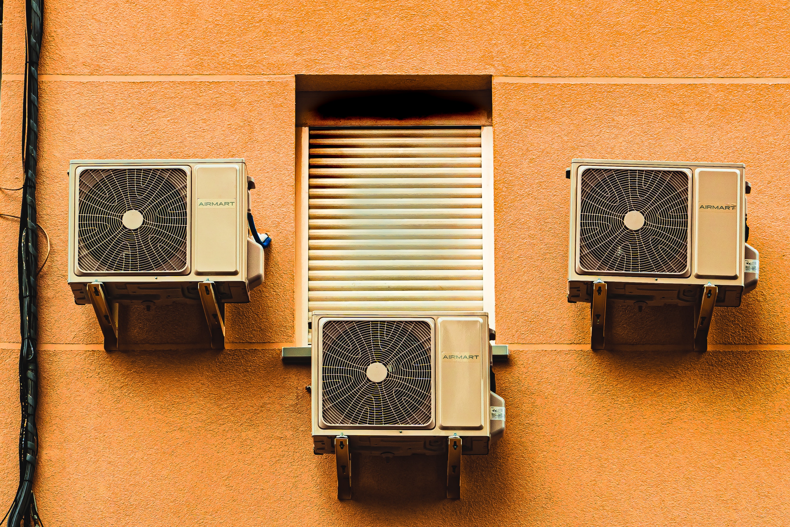 klimatizačné jednotky na fasade